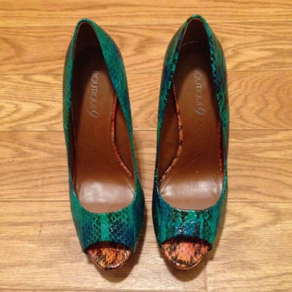 Snakeskin Textured Multi Color Open Toe Pumps - Picture 5 of 8